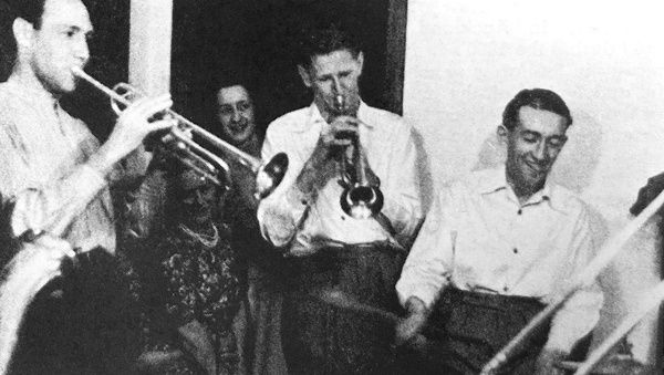 Black-and-white photo of musicians playing together during a jazz jam